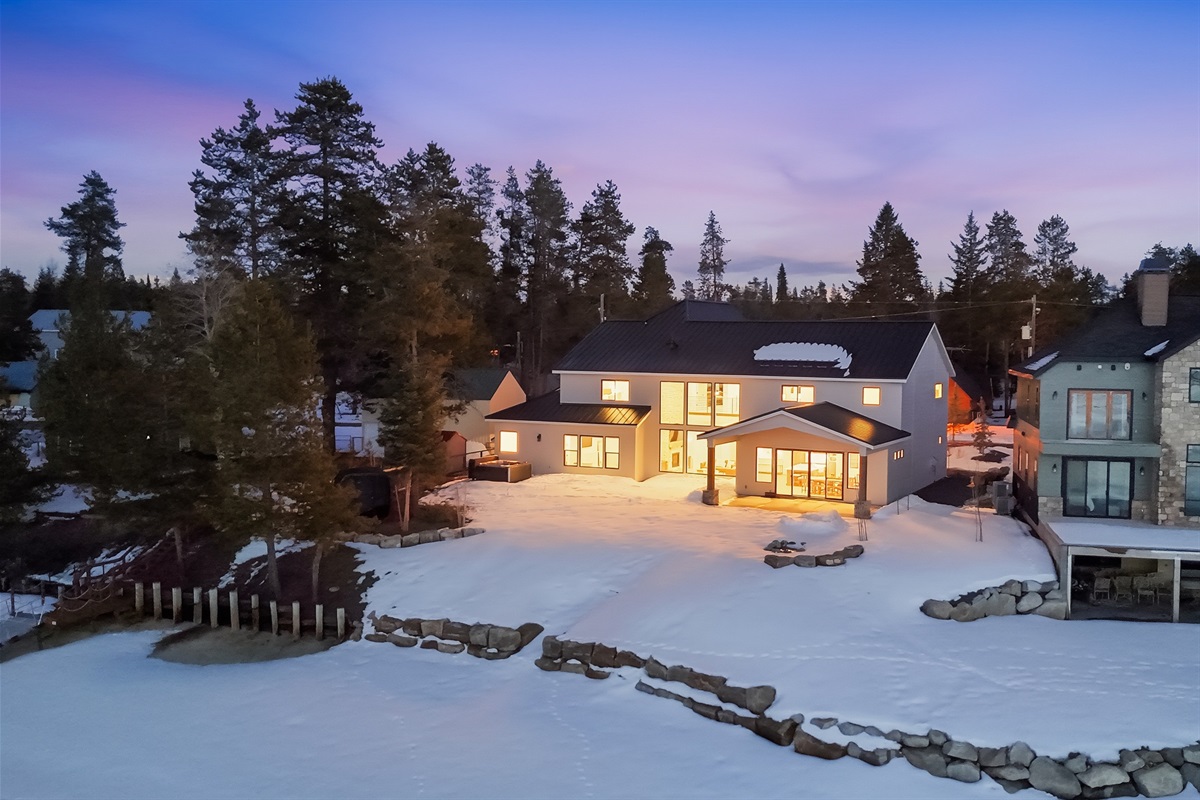 Welcome to Your Exquisite Private Lakeside Retreat