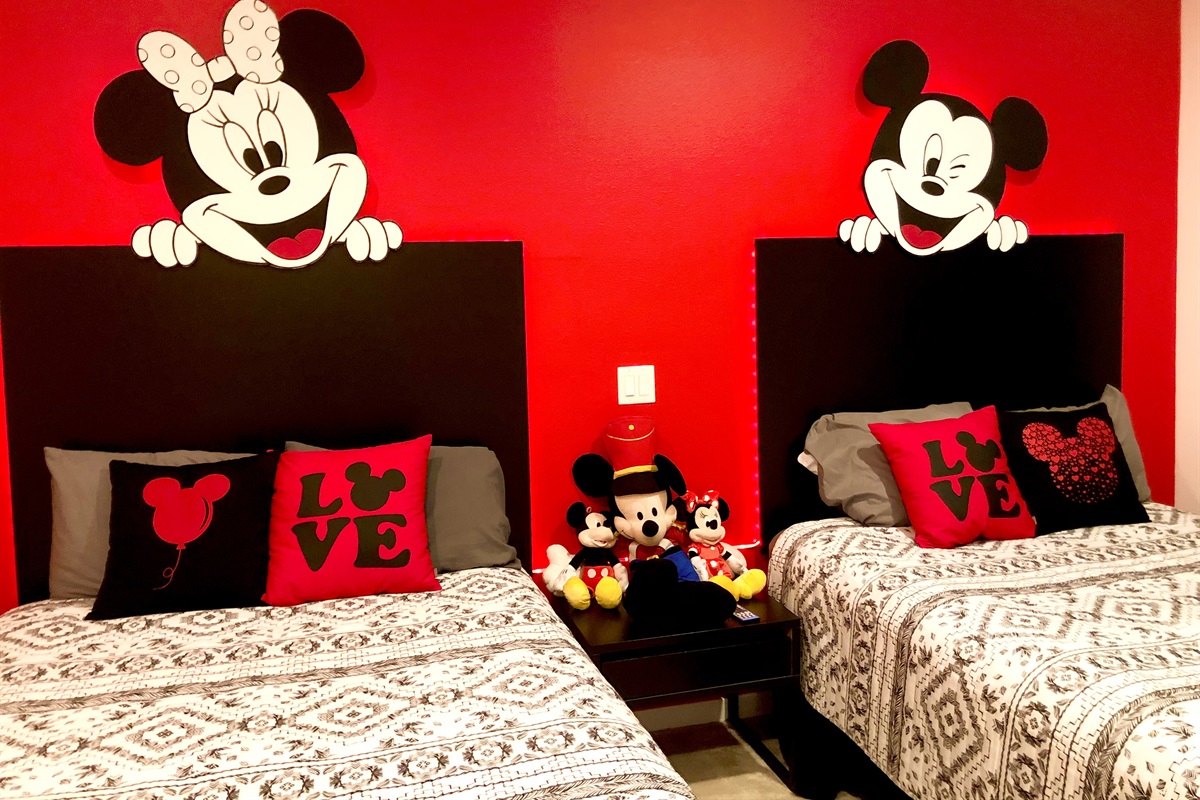 Guest bedroom with 2 full size beds