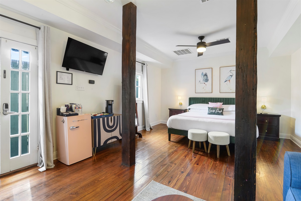 King Bed of the Shorty Guest House