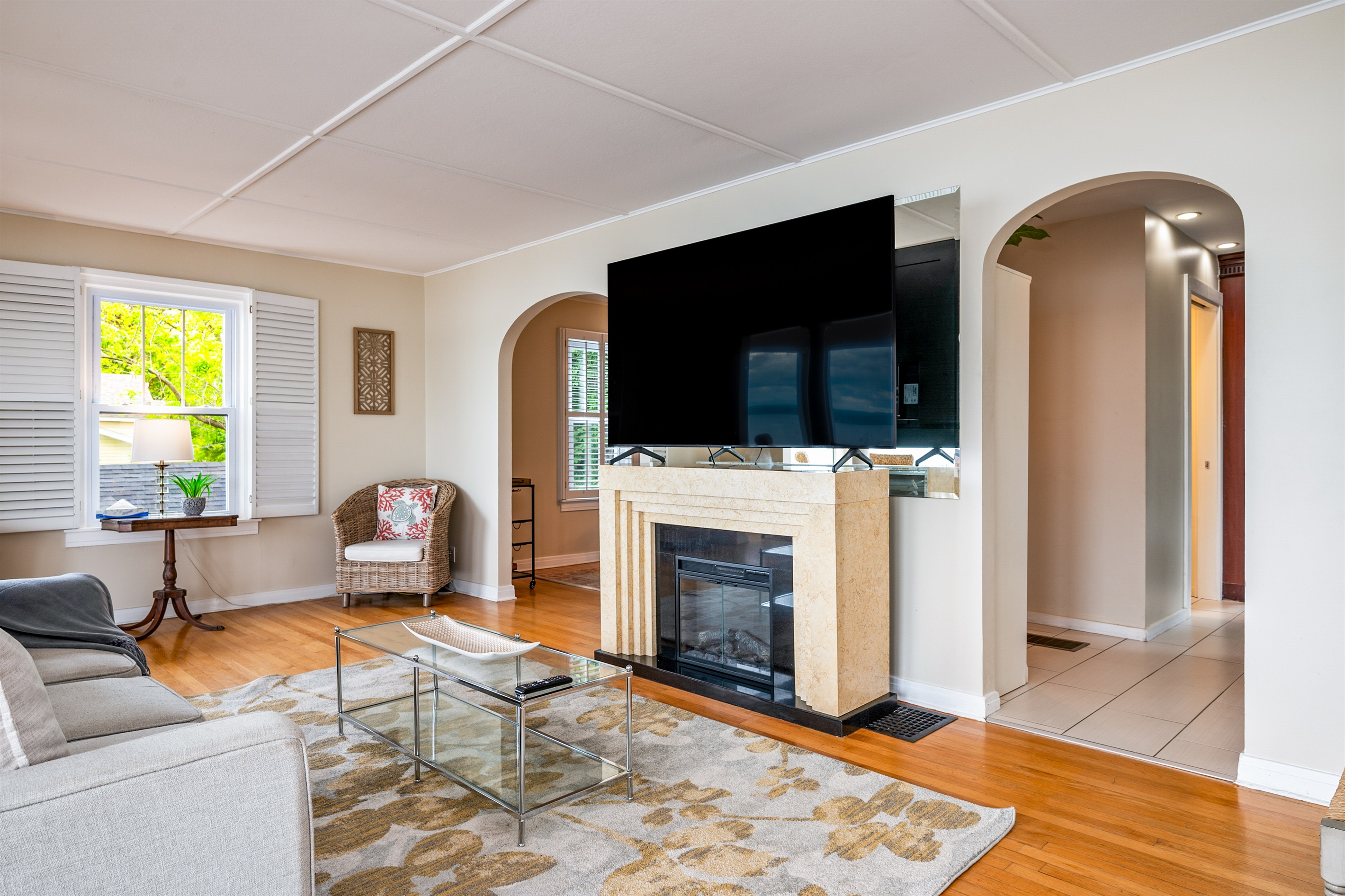 Relax in style with a large smart TV, elegant fireplace, and open layout perfect for gathering 🎬🔥🛋️