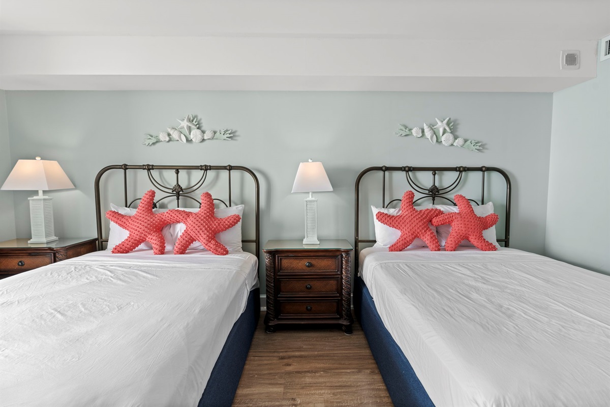 2nd Bedroom - 2 Queen Beds