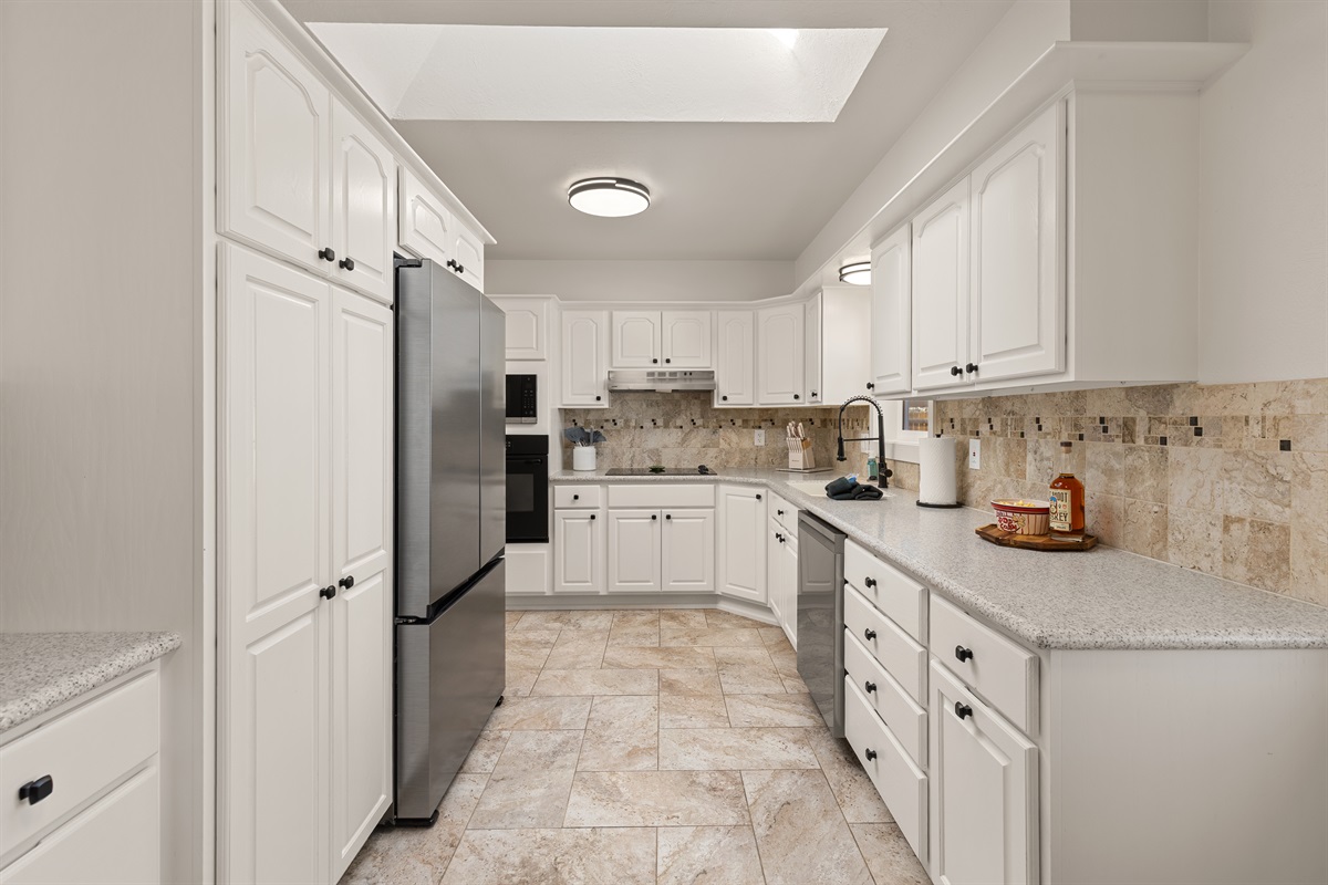 Fully stocked kitchen!