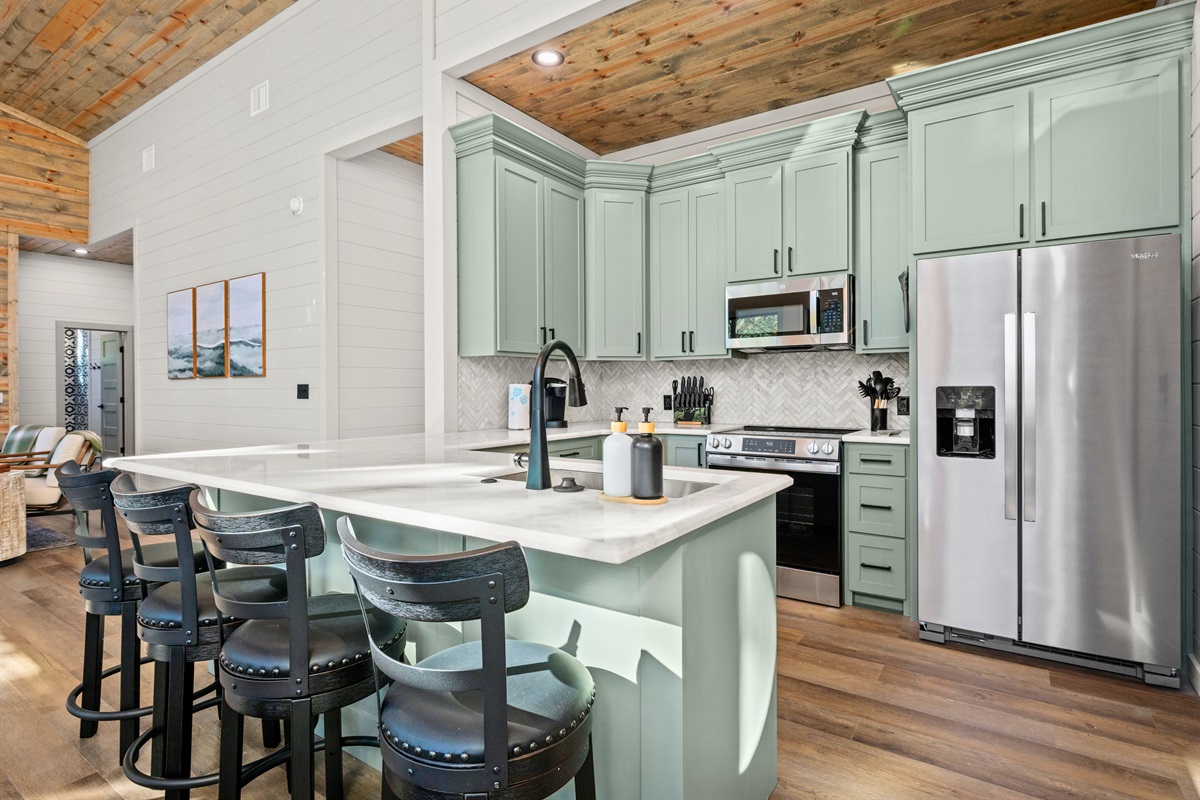 The large island doubles as a breakfast bar, perfect for morning coffee or casual afternoon snacks.