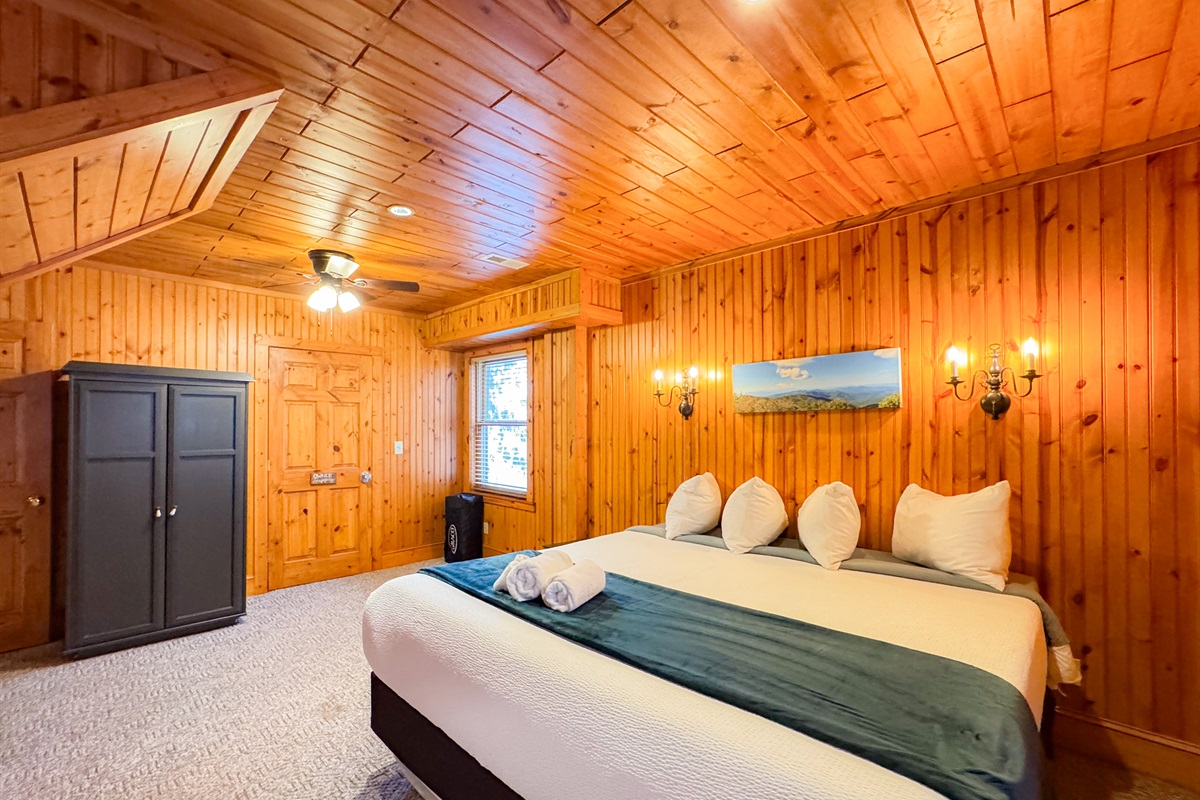 King size cooling memory foam bed and shredded bamboo pillows.