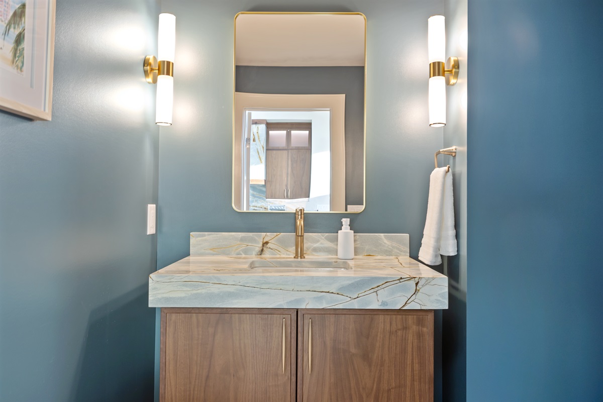 Powder room in the living space | 3rd floor