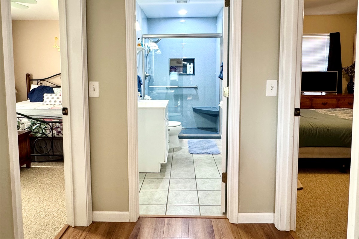 Jack and skill bathroom between two bedrooms