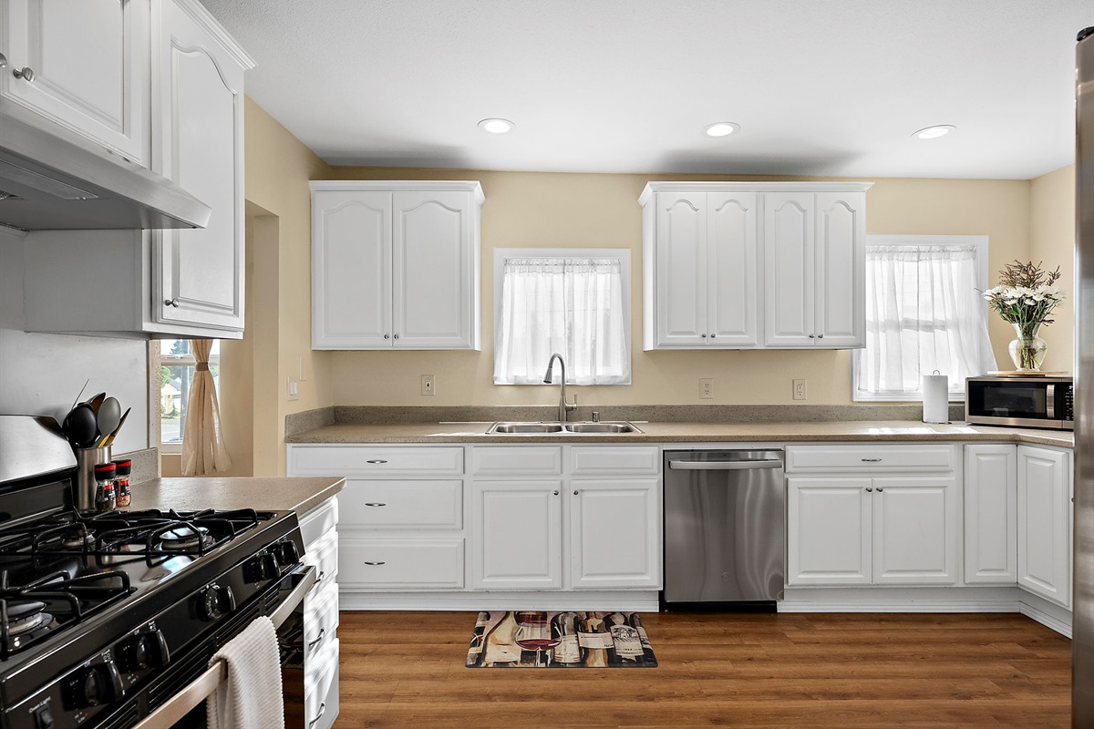 Gas cooking + stainless appliance suite