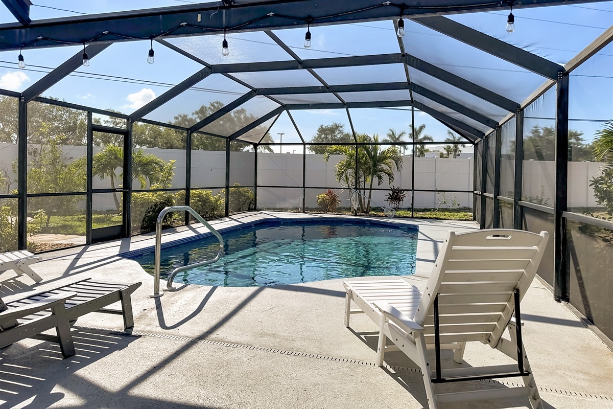 Lounge under a pergola, swim in the private heated pool, and enjoy nights around the fire - the ultimate Florida dream!
