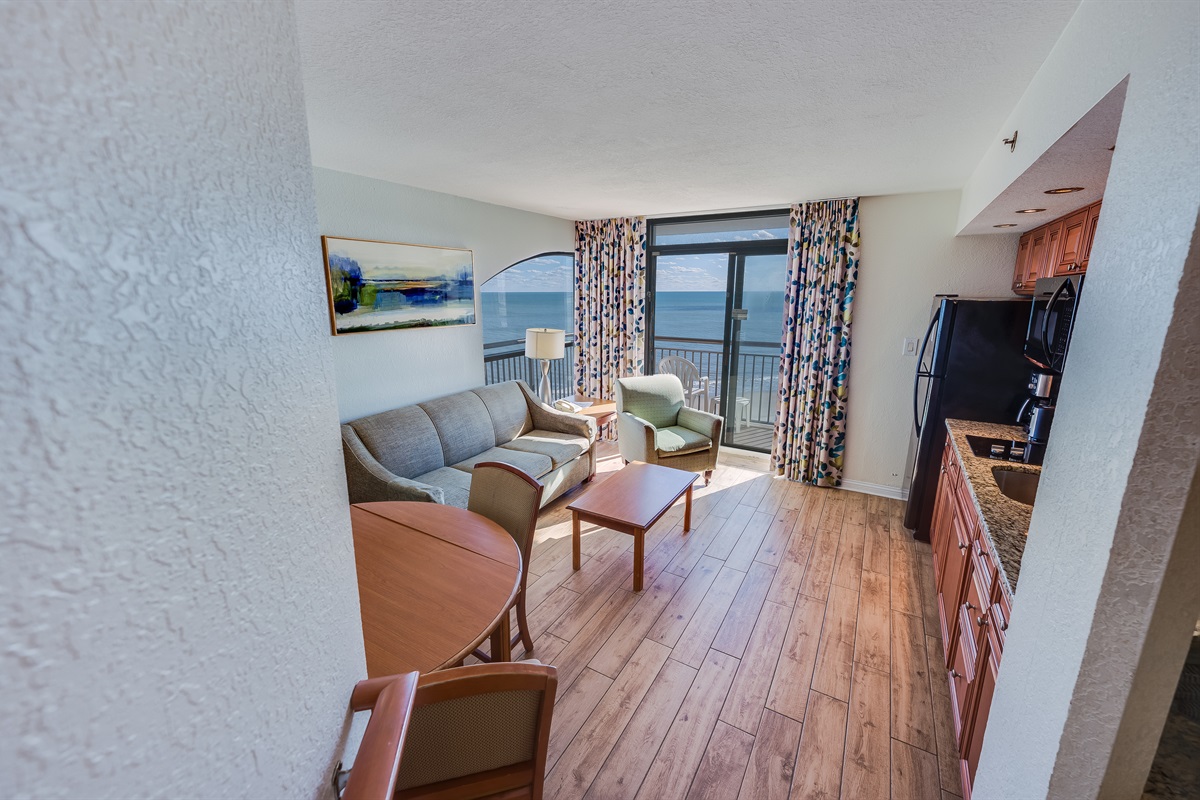 Amazing Living Room with Stunning Views🌊☀️