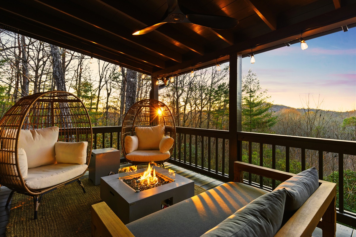 This peaceful retreat is the perfect place to unwind and immerse yourself in the beauty of North Georgia.