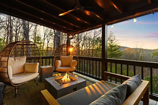 This peaceful retreat is the perfect place to unwind and immerse yourself in the beauty of North Georgia.