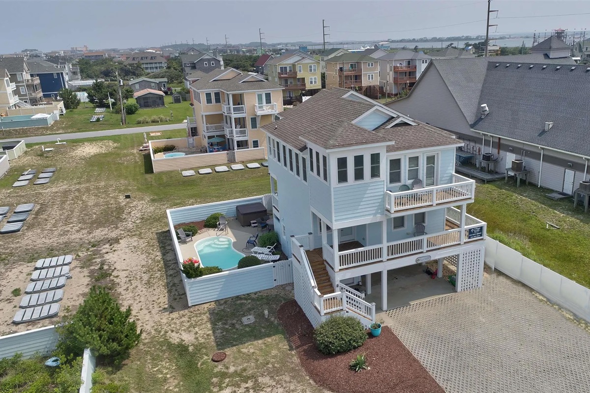 Private pool and hot tub!