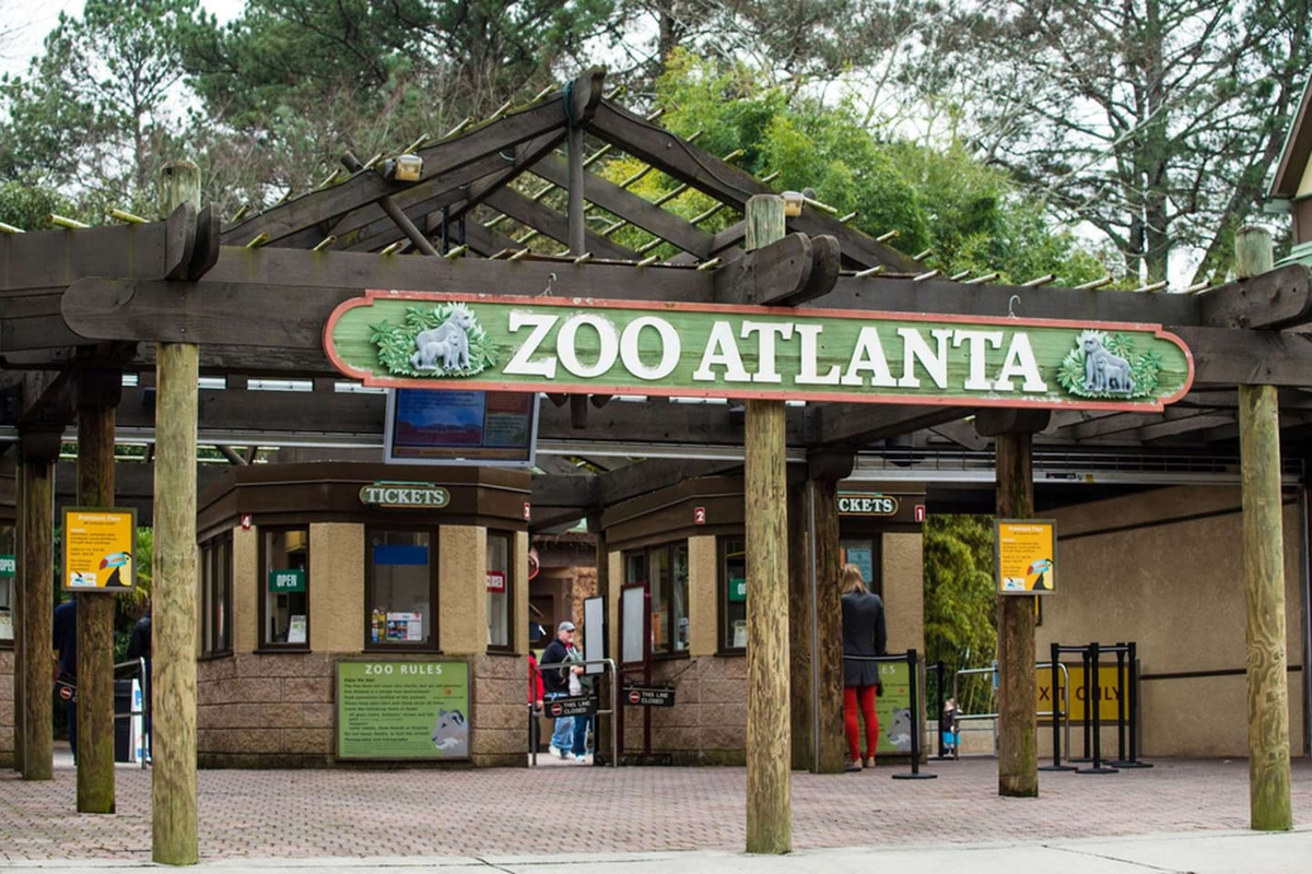 Zoo Atlanta 12 minutes away from the property!