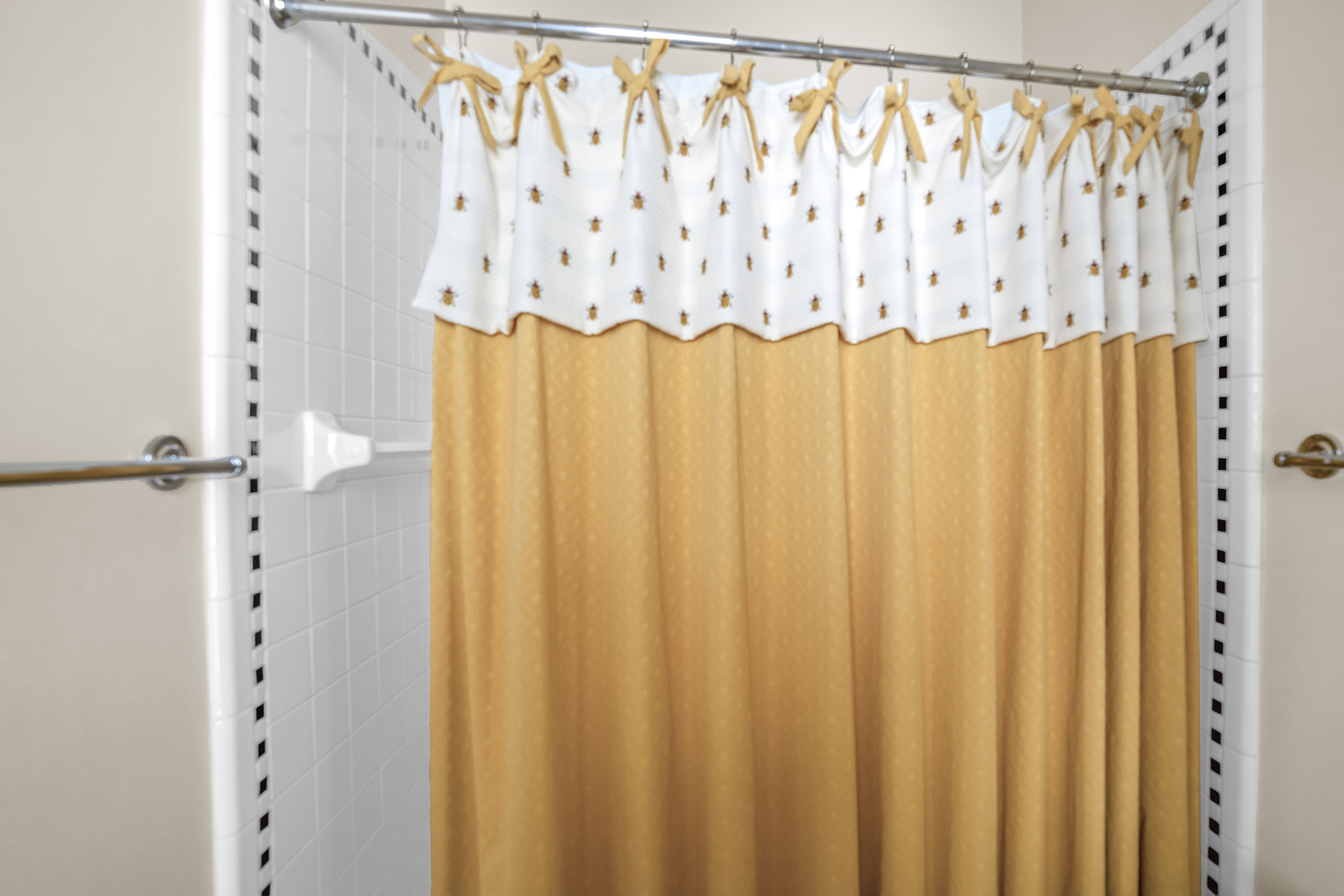 Twin bedroom ensuite bath.