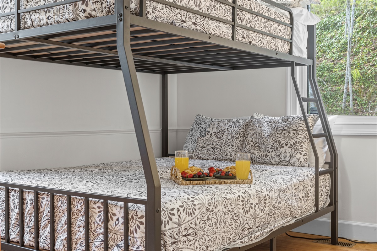 Bunk Room 1: Enjoy fun-filled nights with friends on stylish bunks and a tasty breakfast spread!