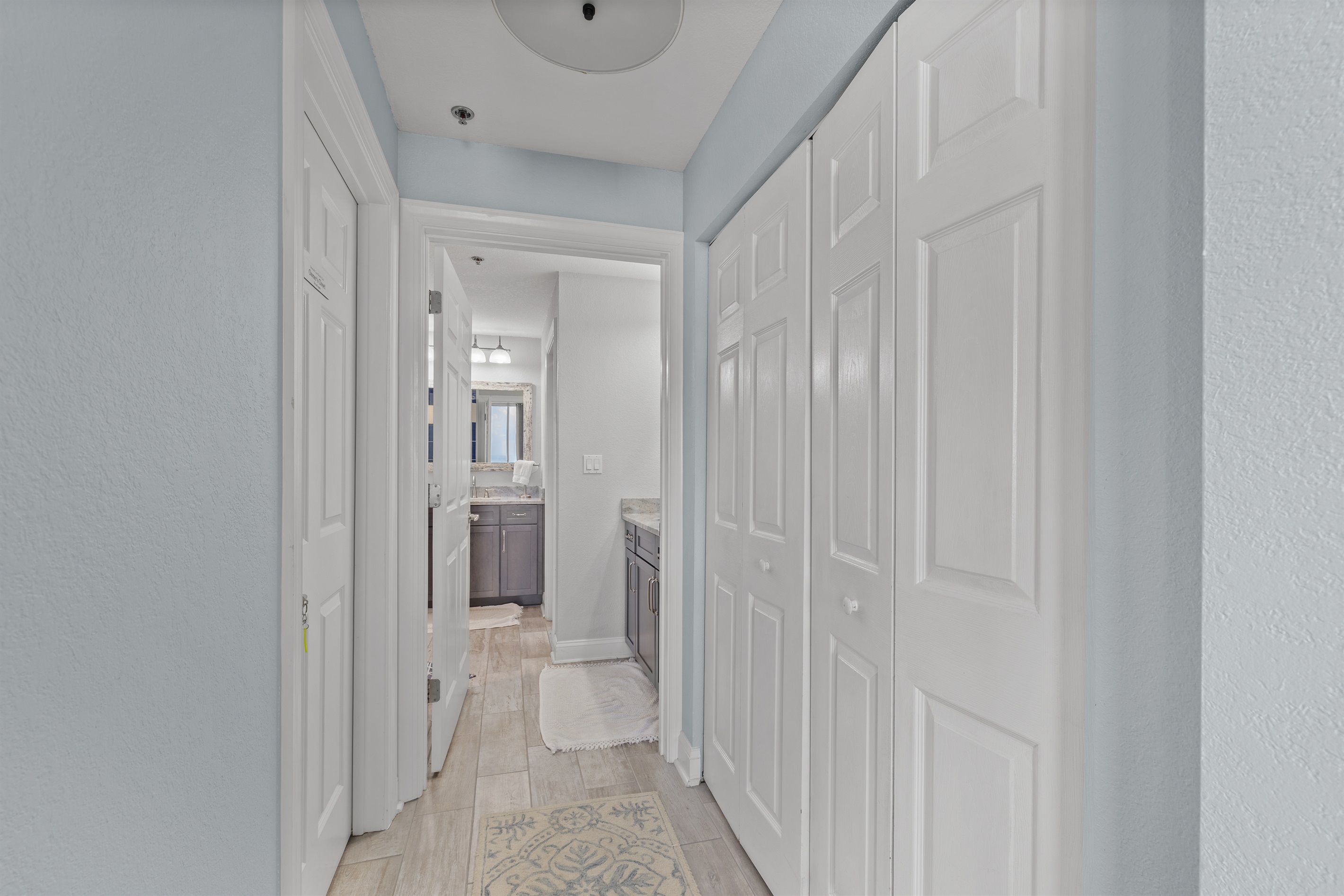 Master Bedroom Hall