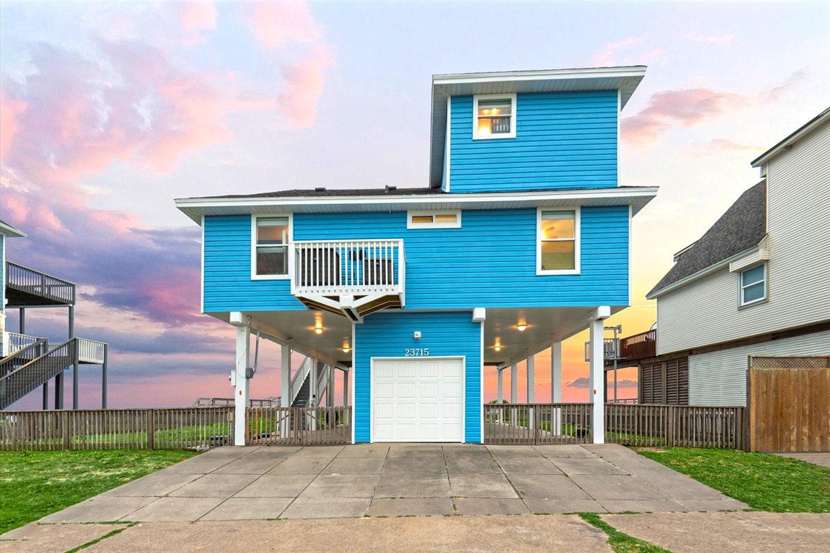 732f13ab8dd1445facb847bf825ccb84 Large | Beachhouse | Texas | TX | Vacation Homes | Galveston | Crystal Beach | Kokomo | Breezy Days | Beachfront Elegance | Sunrise Serenity | Southern Sands Property Management, LLC
