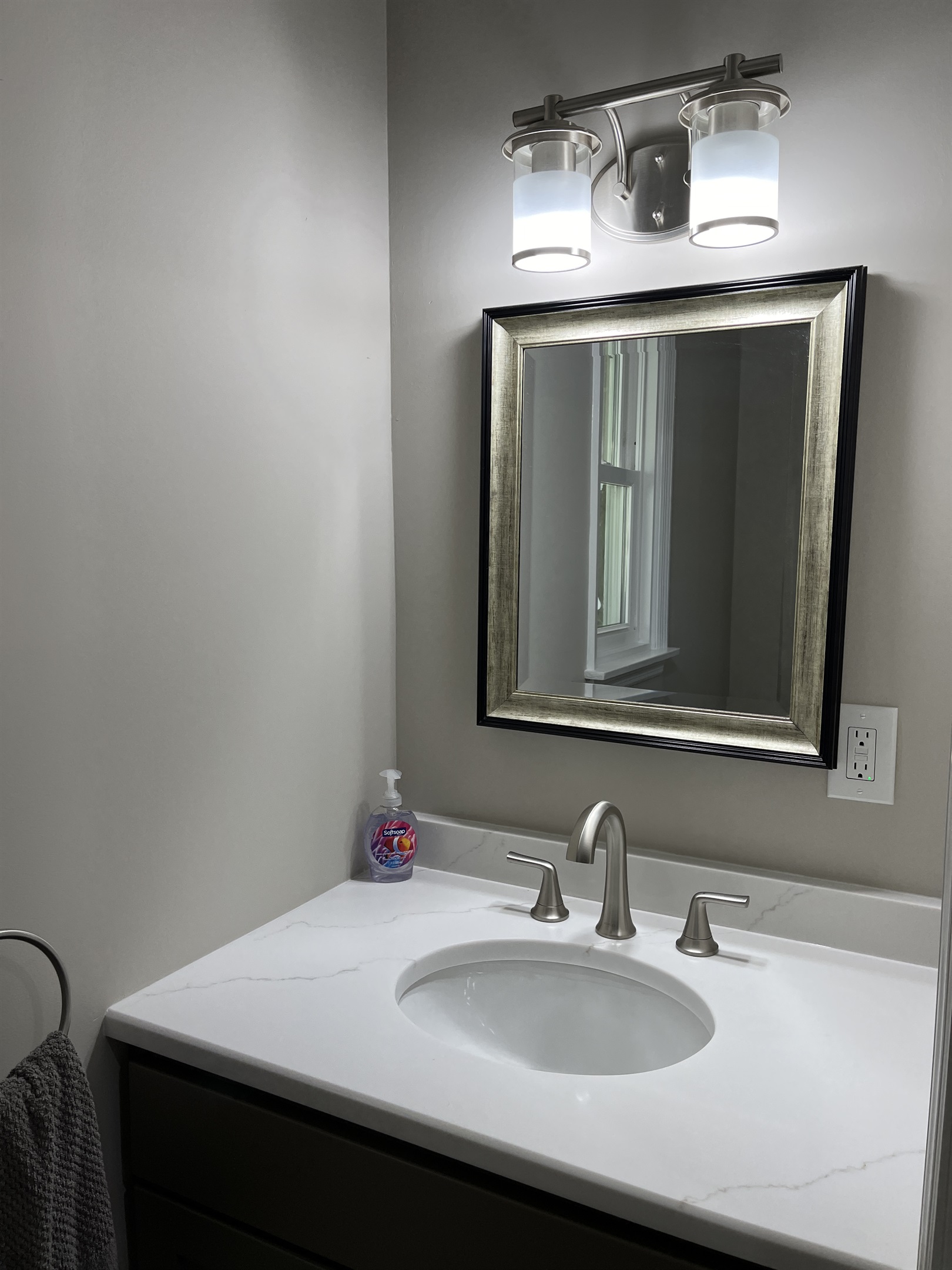Hilltop Hideaway 1st floor entryway half bath.