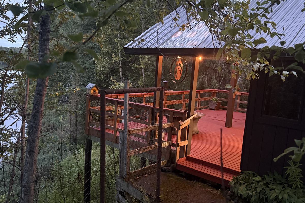 Front Deck Overlooking Lake