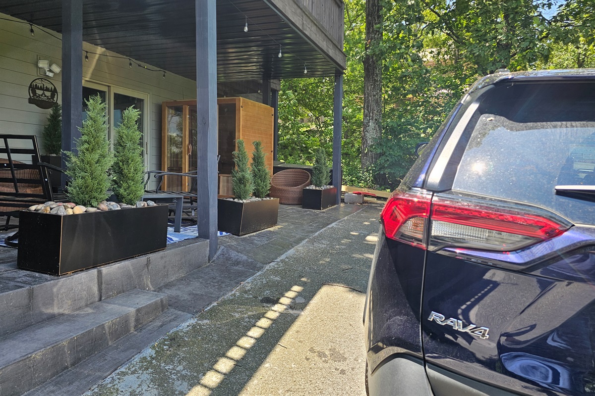 Accessibility Feature - Step-free access to lower level (3 story property) (supporting photo 2)