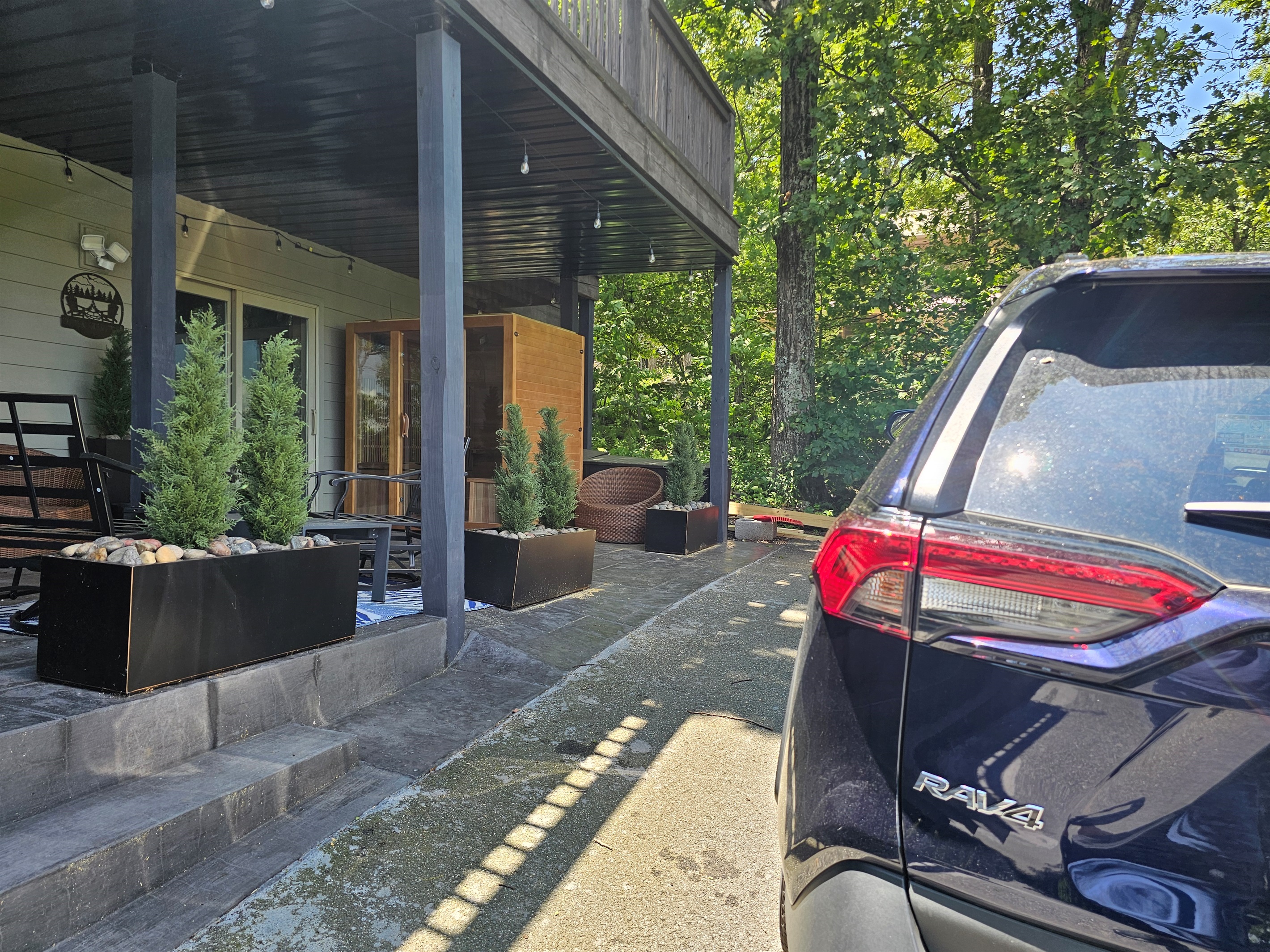 Accessibility Feature - Step-free access to lower level (3 story property) (supporting photo 2)
