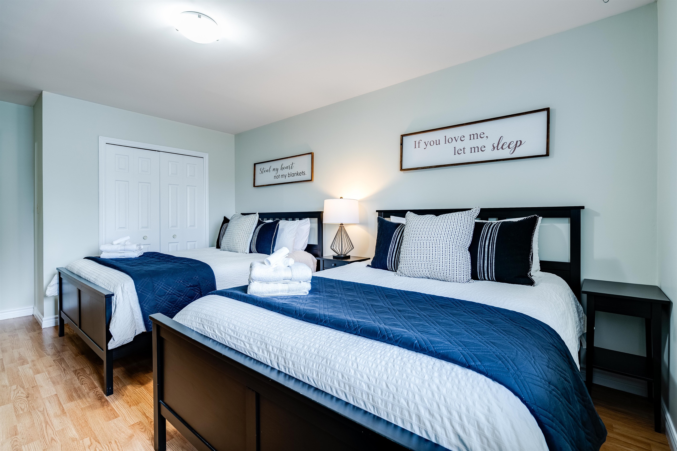 2 Queen Bed's/ Bedroom