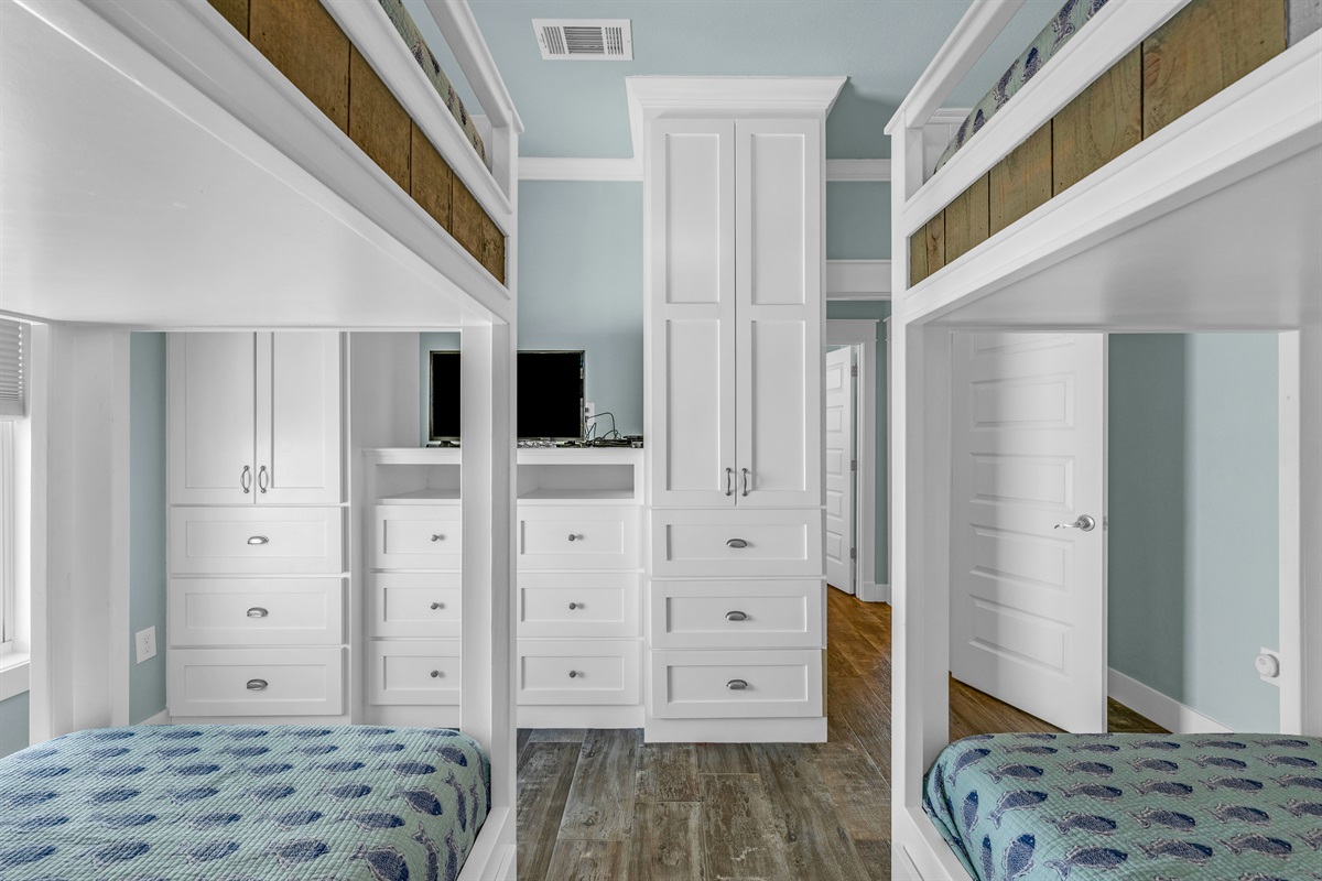 Crystal Paradise Bedroom 5: Charming bunk room with twin beds and Jack-and-Jill ensuite access, great for younger guests.