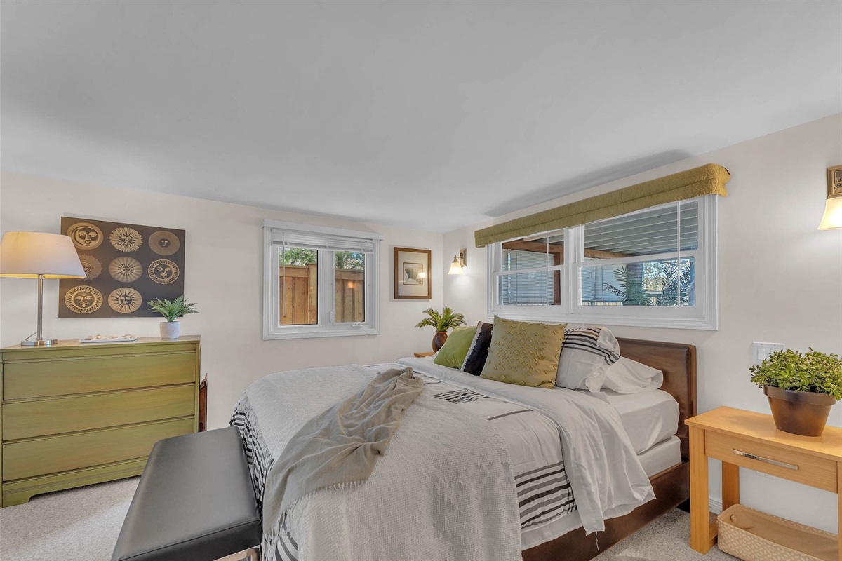 734cb471b6784cd48b2ff6a7dedafb2c Large