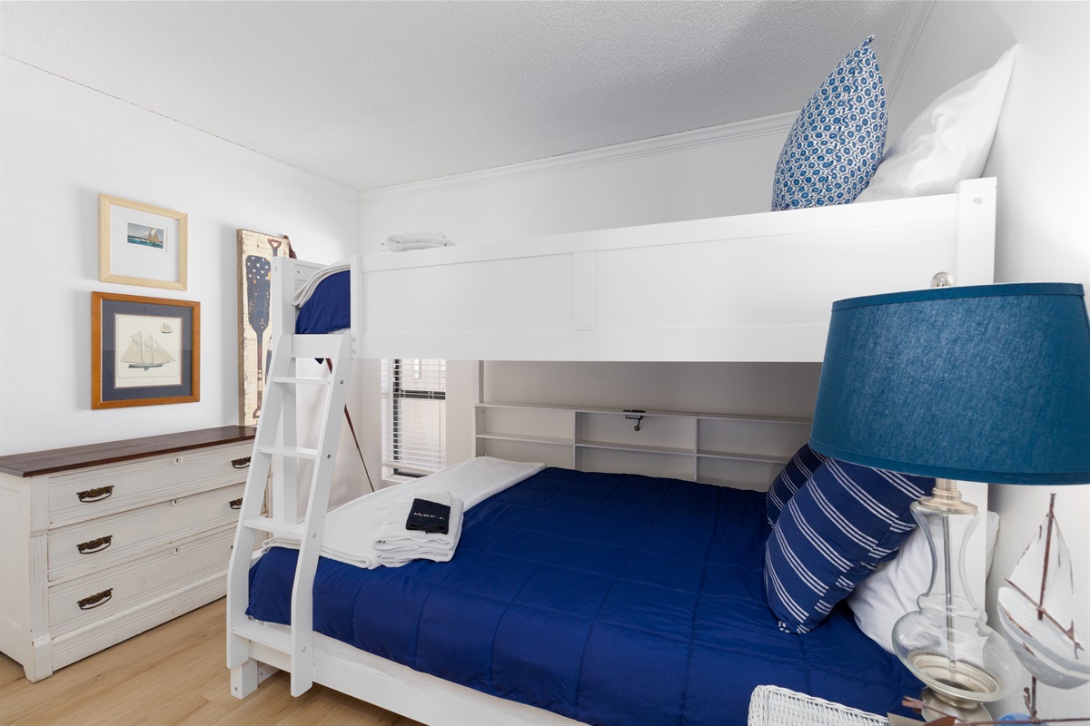  Kid's bedroom with Full over Queen bunk bed