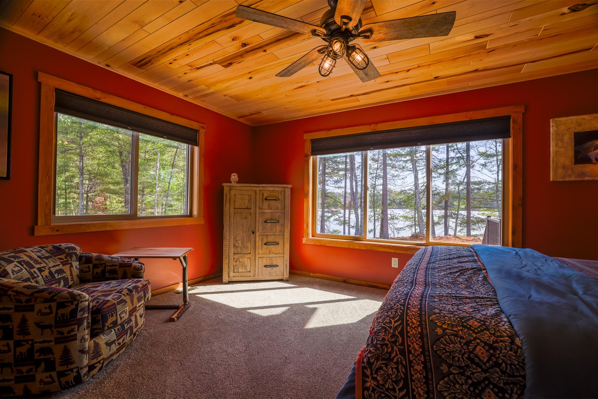 Master Bedroom - Lake View