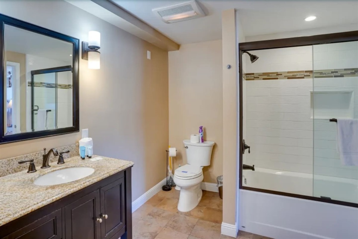 Bathroom with shower/tub combo