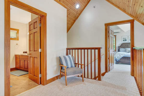 Another reading nook upstairs 