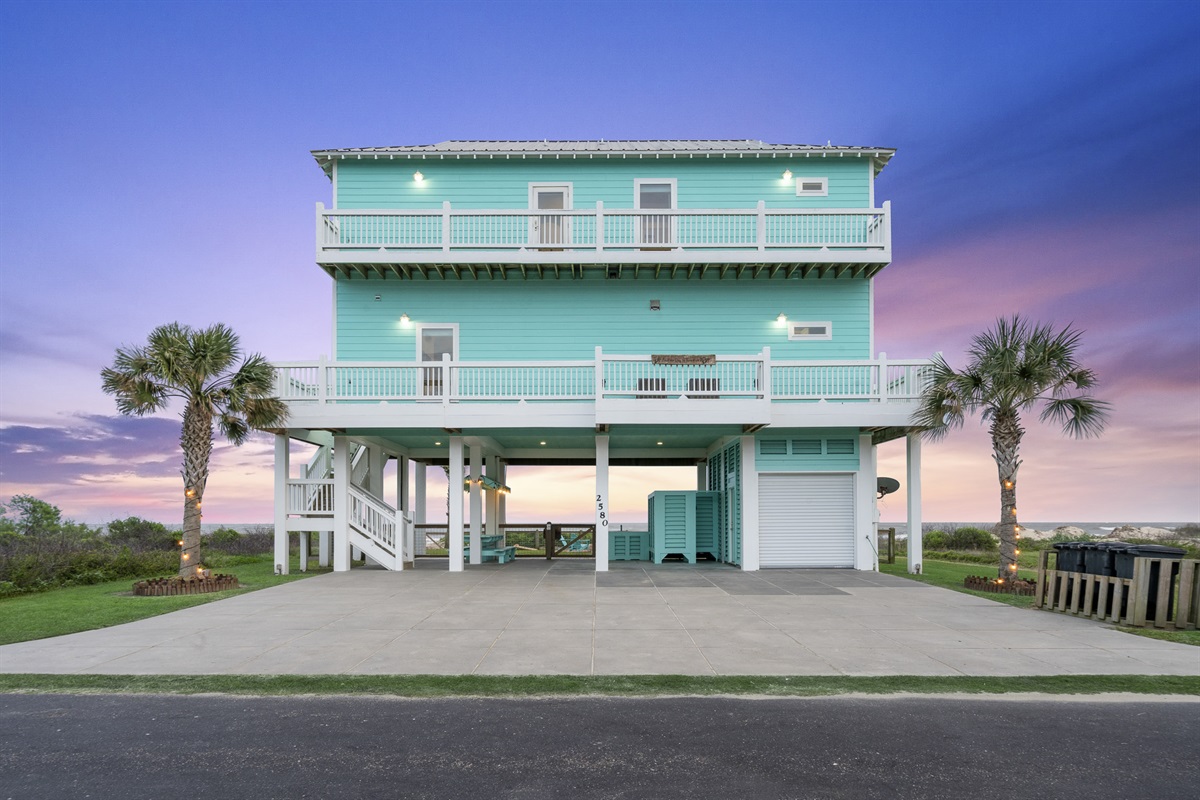 738bf0c5620f4a6d96ba5f38b93bc27b Large | Beachhouse | Texas | TX | Vacation Homes | Galveston | Crystal Beach | Kokomo | Breezy Days | Beachfront Elegance | Sunrise Serenity | Southern Sands Property Management, LLC