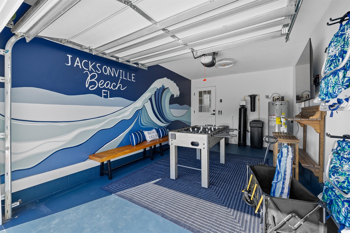 Your private coastal game room 🎯
Foosball, lounge seating, Smart TV, beach gear, and bold coastal design come together in one unforgettable space.