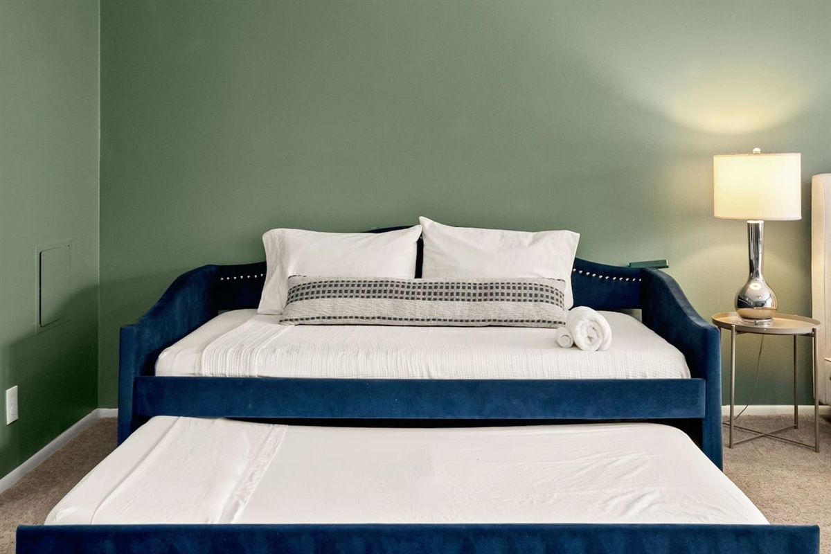 The sofa bed can quickly be extended with a trundle.