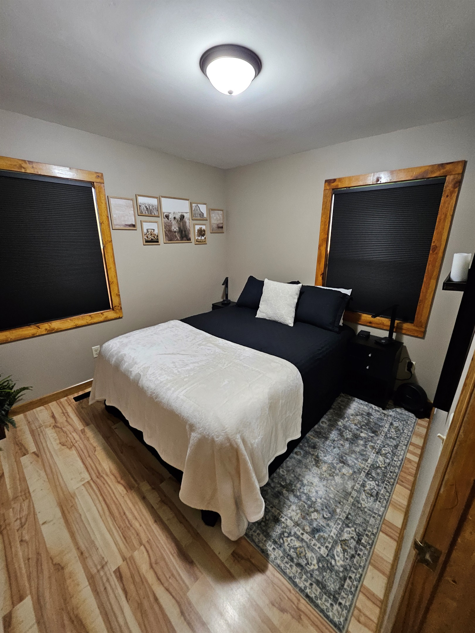 Queen Bed upstairs