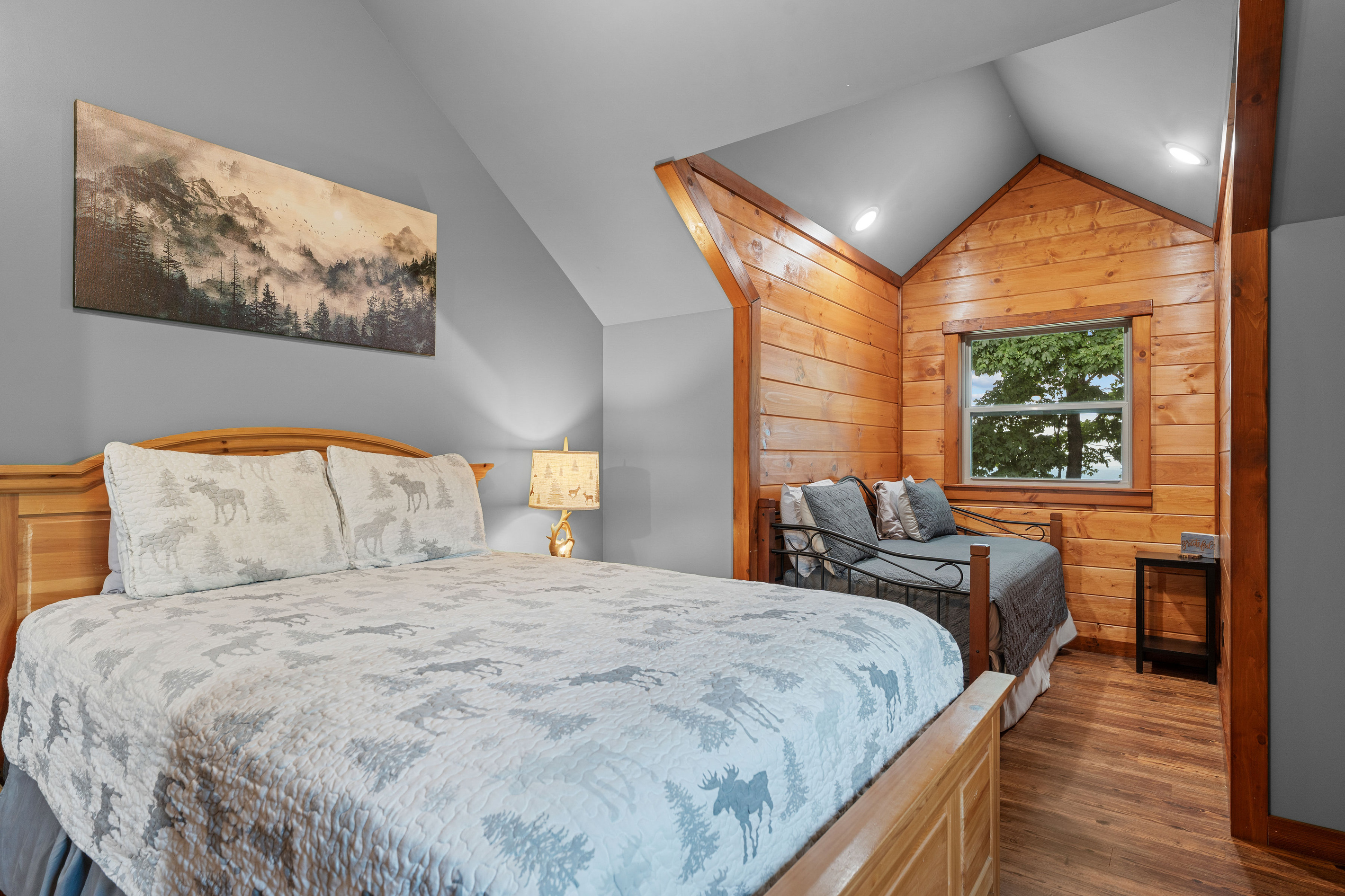 Queen Bedroom Number 2 Second Floor With Twin Bed