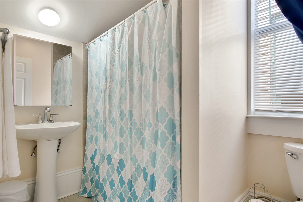 2nd floor full bathroom for bedroom 1.