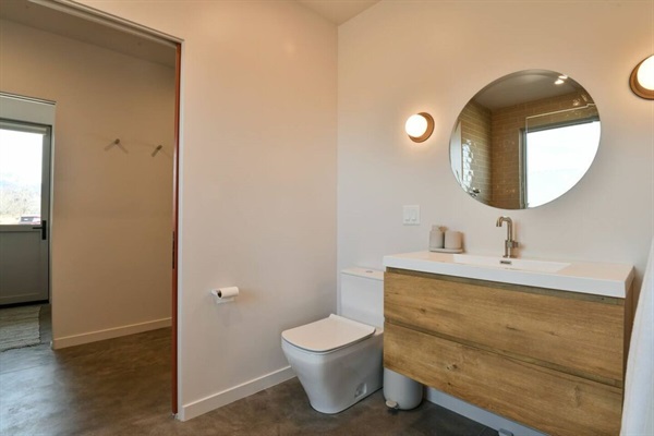 Guest Ensuite Bathroom with Common Area Access