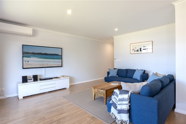 Smart TV & 350+ DVD library.