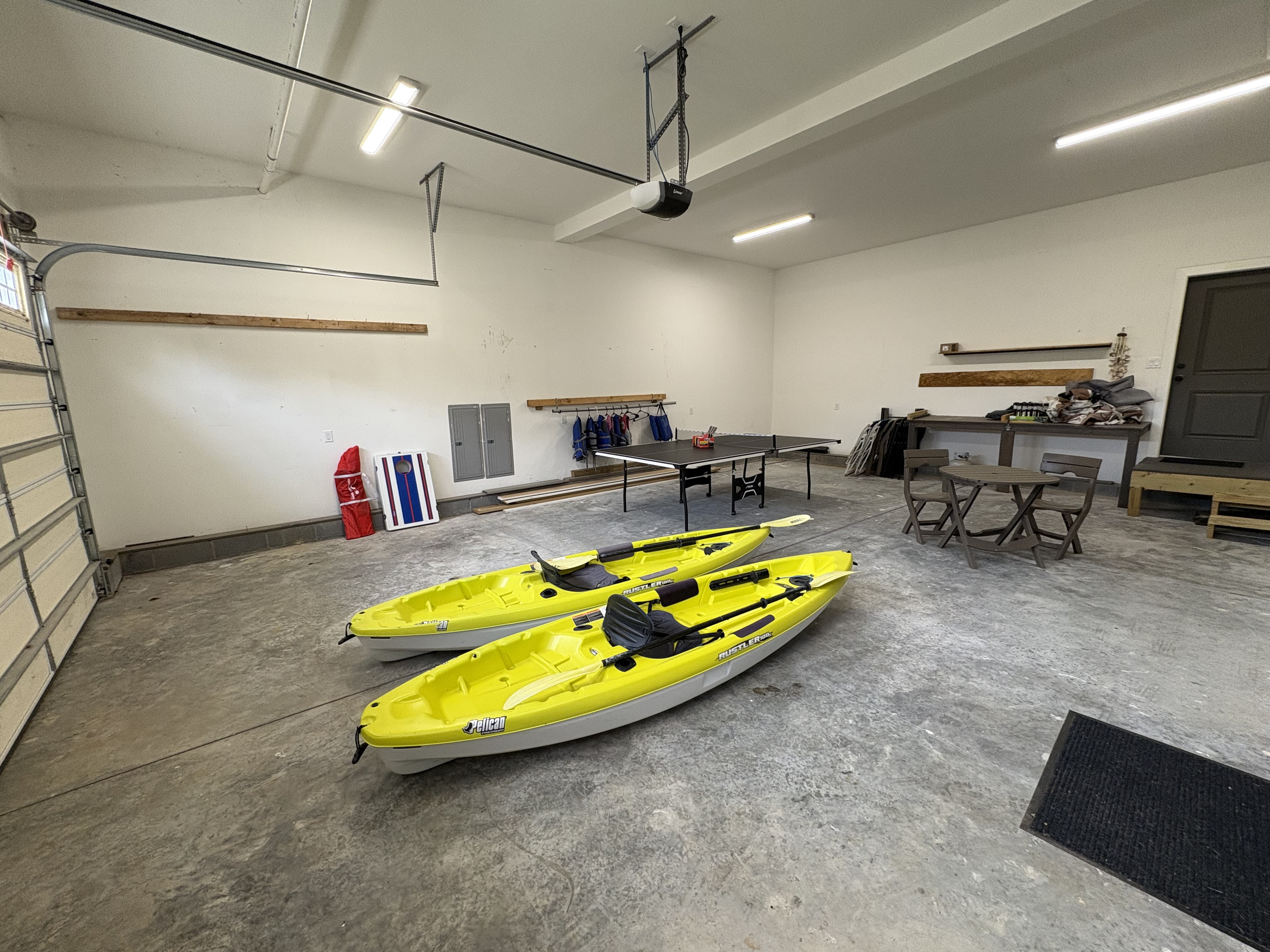 Garage with Ping pong table / kayaks