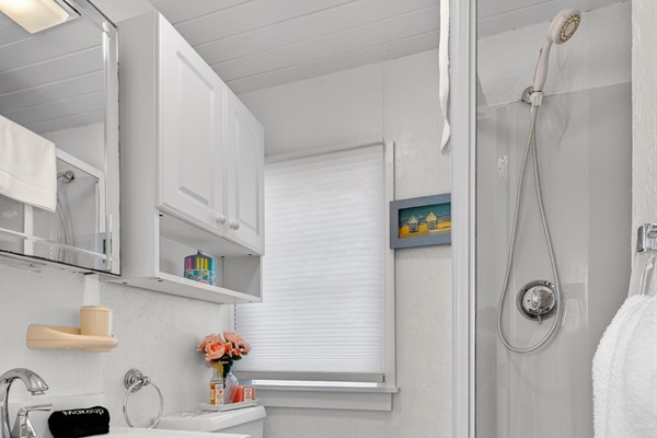 Full bathroom offering clean design, functionality, and everyday convenience.