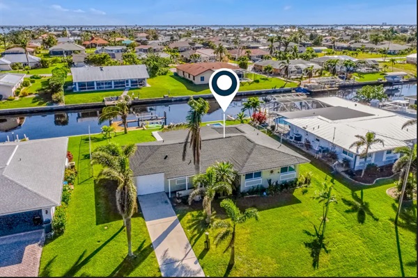 Quiet neighborhood. Salt water canal with sailboat access to the gulf!