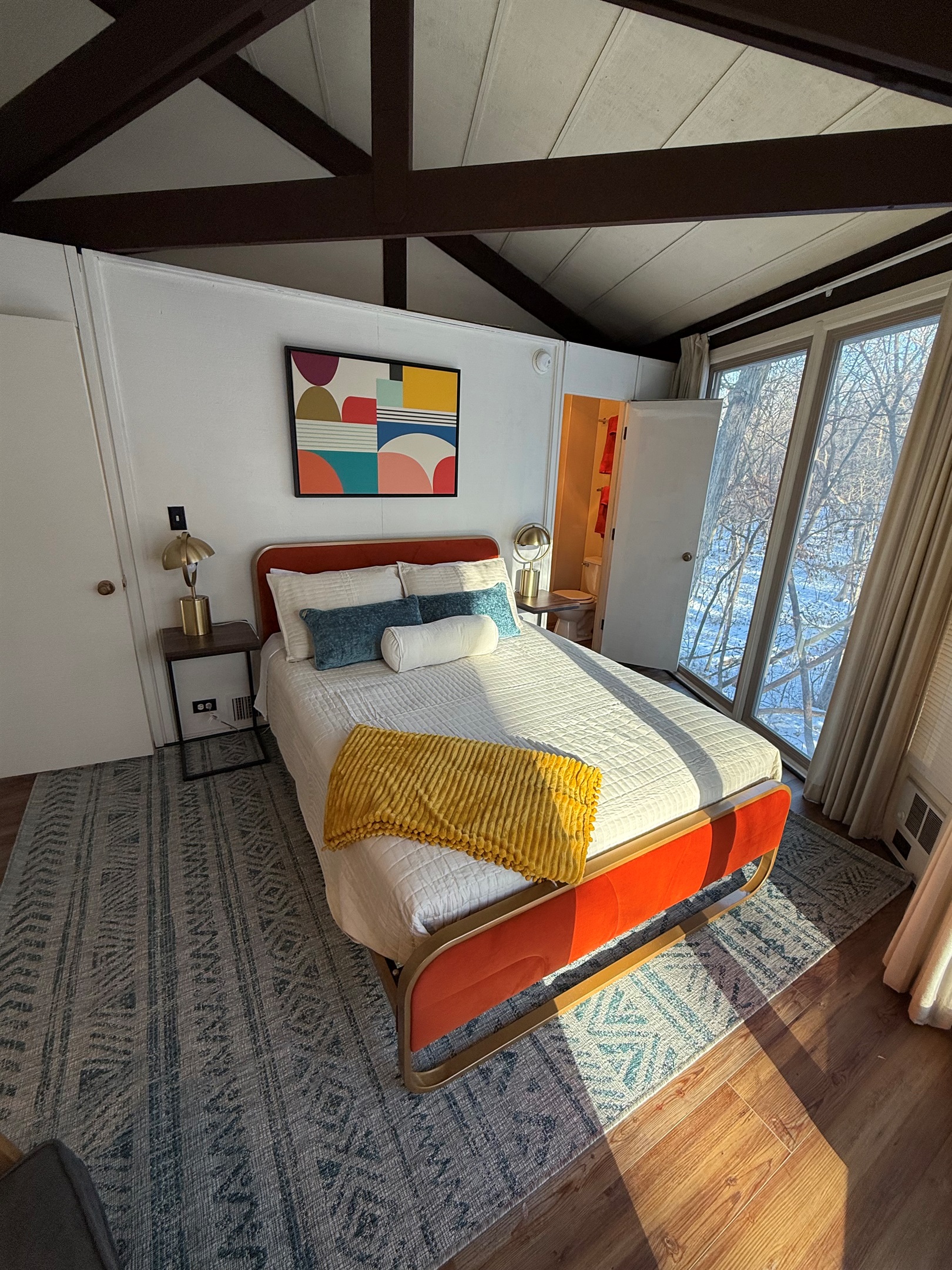 Queen bedroom, ensuite bathroom