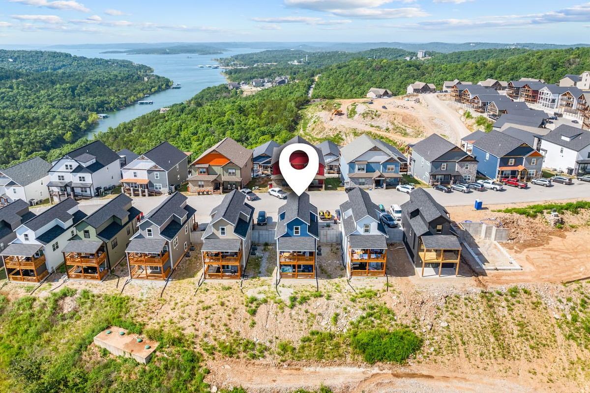 Prime location near Branson attractions & Table Rock Lake