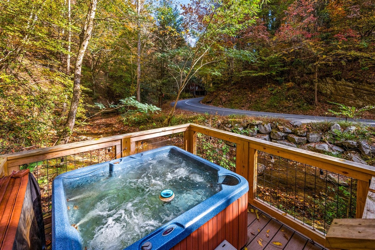 Families can gather in this cabin in the Smoky Mountains where you can enjoy -National Park, BBQ, Hot Tub, arcade, game, fire pit, playground, pool, tennis, basketball, pickle ball.  Easy access:Pigeon Forge, Gatlinburg, Parkway, GSMNP, Wears valley