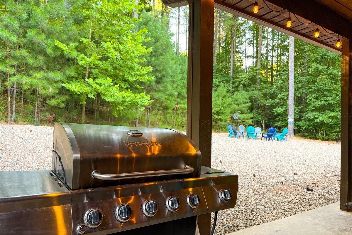 Fire up the stainless BBQ while the crew plays nearby. Easy outdoor entertaining!