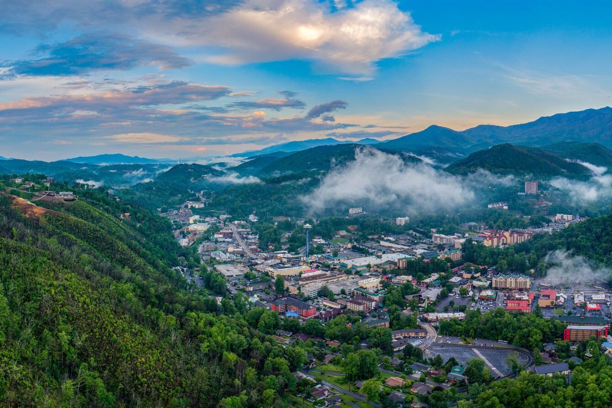 Gatlinburg 35 minutes from the cabin