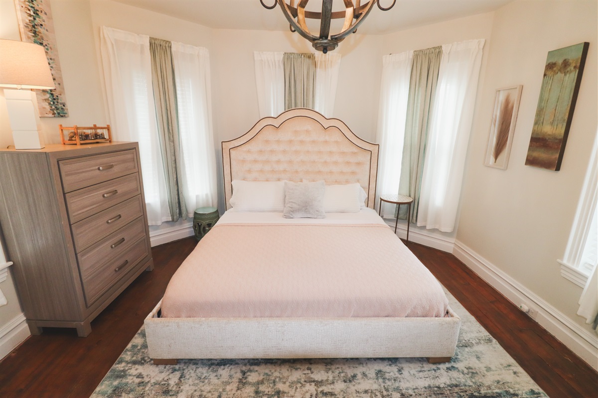 King Bed with exceptional linens