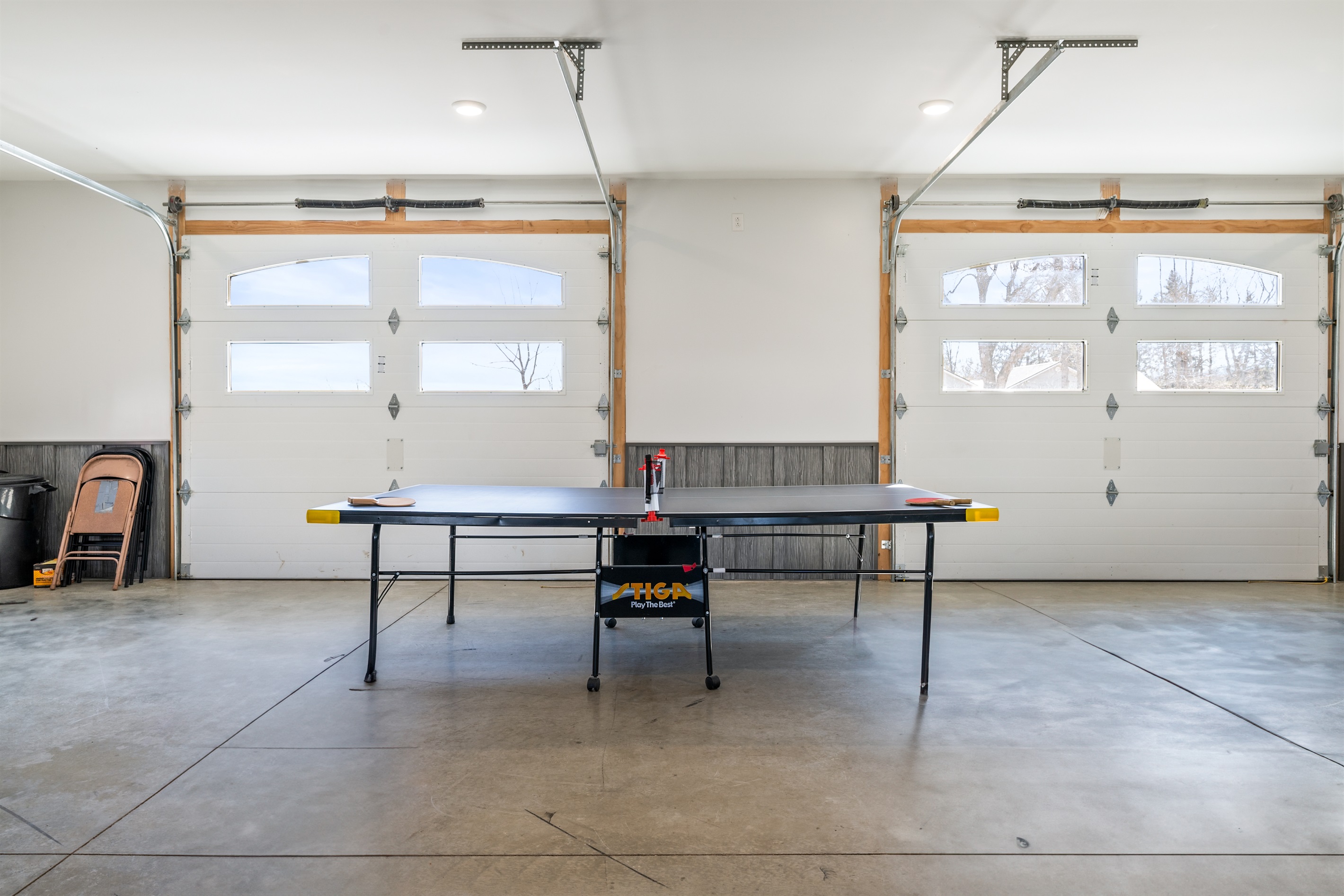 Endless entertainment awaits with ping-pong, air hockey, and plenty of room to play—ideal for families and groups.